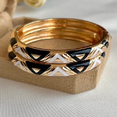 دستبند میناکاری مثلثی سفیدمشکی