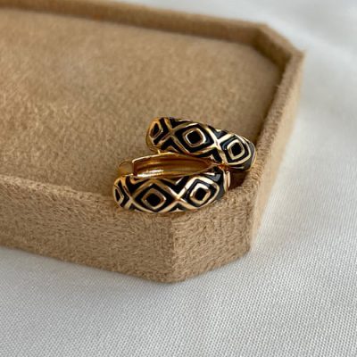 گوشواره میناکاری مشکی طلایی