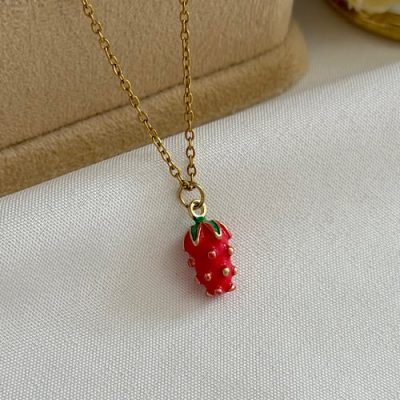 گردنبند میناکاری توت فرنگی