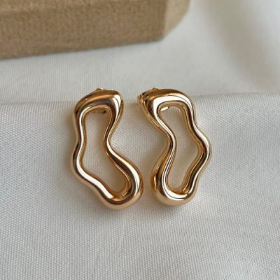 گوشواره هلالی مینیمال