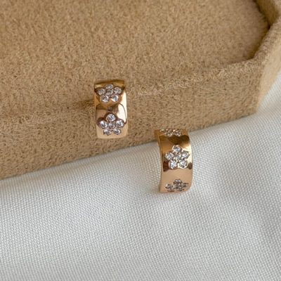 گوشواره نیم حلقه گلدار