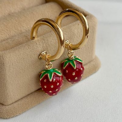 گوشواره توت فرنگی نلی