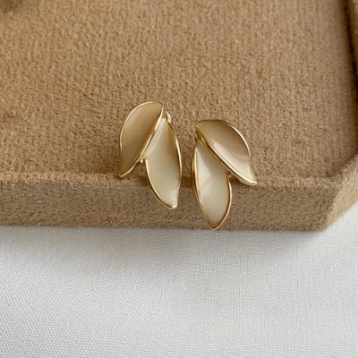 گوشواره گلبرک کرم