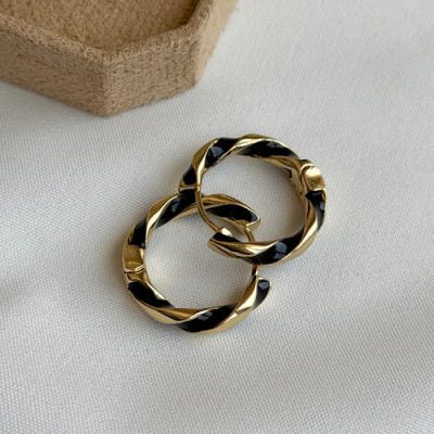 گوشواره پیچی مشکی طلایی