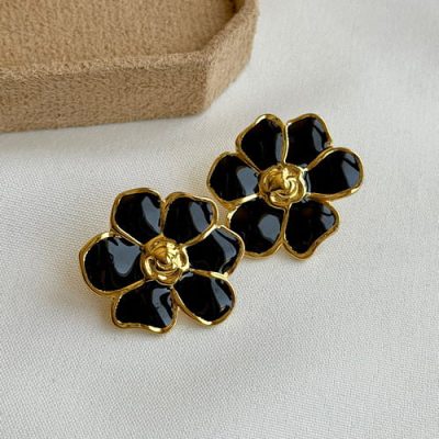 گوشواره میناکاری گل مشکی