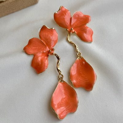 گوشواره آویز گلبرگ نارنجی