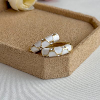 گوشواره میناکاری سفید نگینی