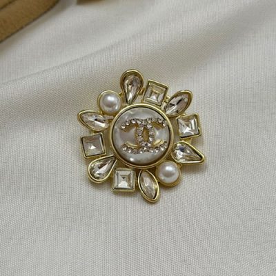 سنجاقسینه شنل کریستال مروارید